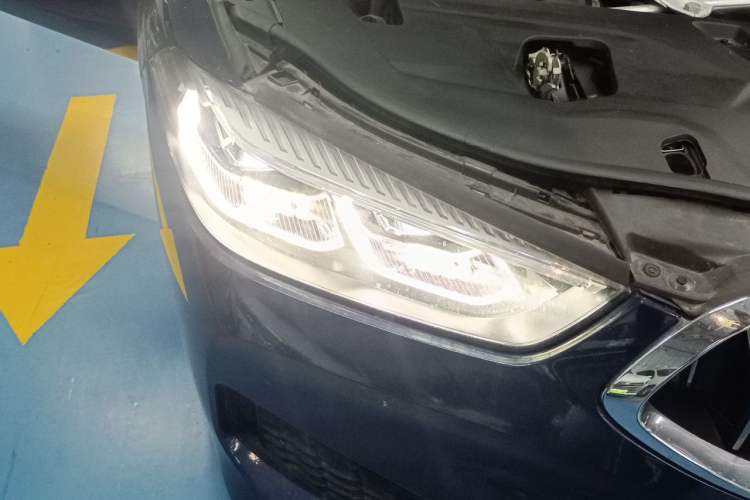 Used BMW 8 Series 2019 840i 4-Door Gran Coupe M Sport Package Right Front Headlight
