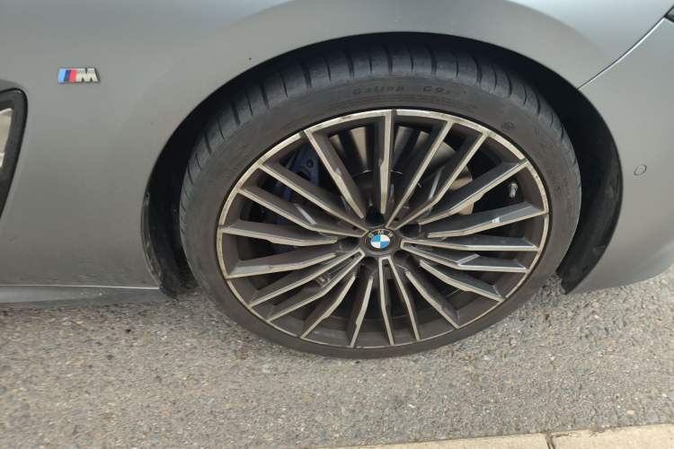 Used BMW 8 Series 2019 840i Coupe M Sport Package Right Front Wheel Hub