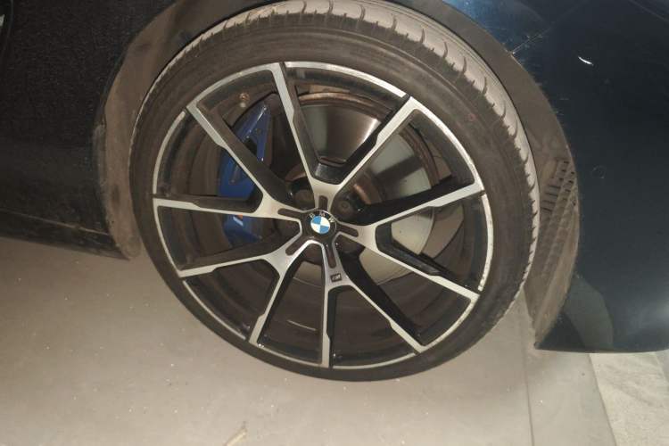 Used BMW 8 Series 2019 840i xDrive 4-Door Gran Coupe M Sport Package Right Front Wheel Hub
