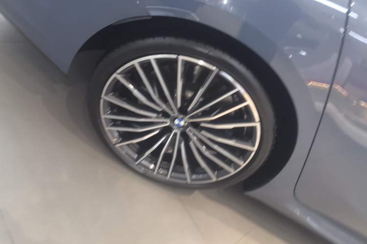Used BMW 8 Series 2019 840i 4-Door Gran Coupe M Sport Package Right Rear Wheel Hub