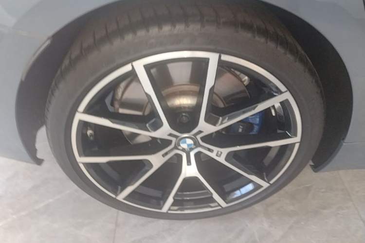 Used BMW 8 Series 2019 840i 4-Door Gran Coupe M Sport Package Right Rear Wheel Hub