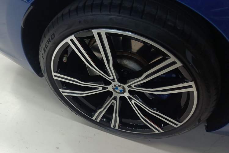 Used BMW 8 Series 2019 840i 4-Door Gran Coupe M Sport Package Right Rear Wheel Hub