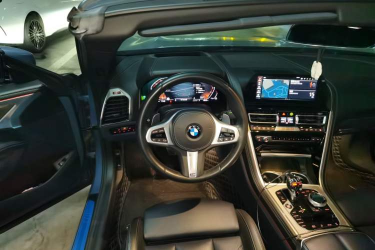 Used BMW 8 Series 2019 840i Convertible Coupe M Sport Package Steering Wheel
