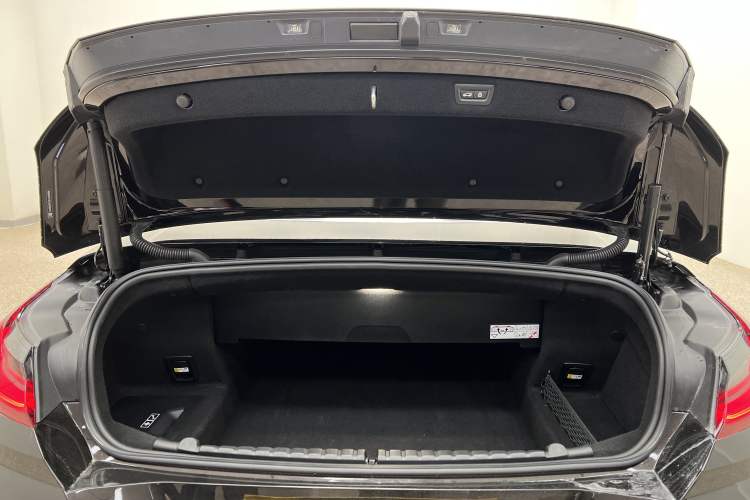 Used BMW 8 Series 2019 840i Convertible Coupe M Sport Package Interior 12
