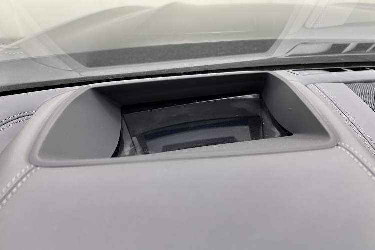 Used BMW 8 Series 2019 840i Convertible Coupe M Sport Package Interior 14