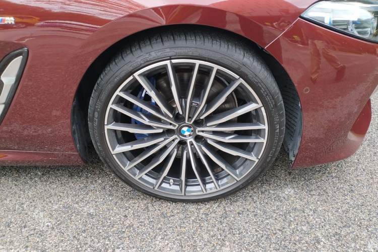 Used BMW 8 Series 2019 840i Convertible Coupe M Sport Package Right Front Wheel Hub