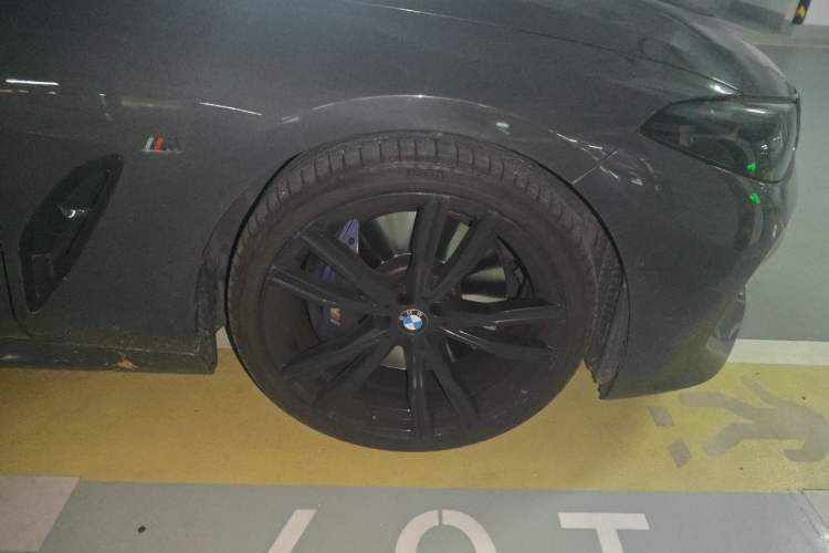 Used BMW 8 Series 2019 840i 4-Door Gran Coupe M Sport Package Right Front Wheel Hub