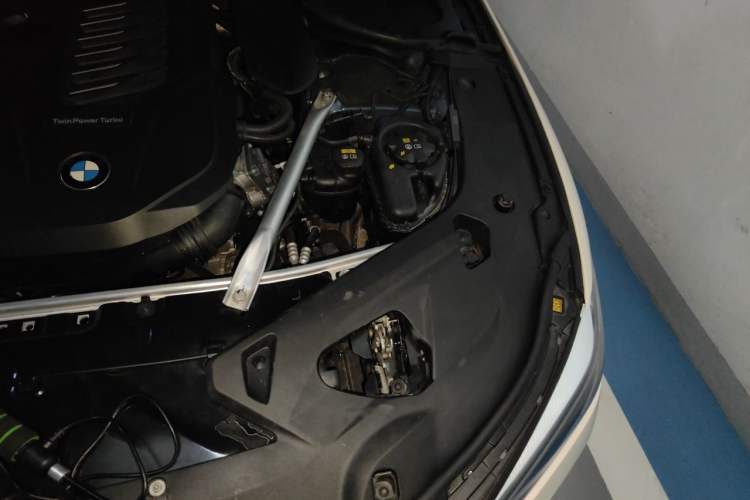 Used BMW 8 Series 2019 840i Coupe M Sport Package Engine Bay Left