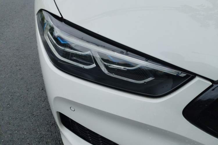 Used BMW 8 Series 2019 840i 4-Door Gran Coupe M Sport Package Right Front Headlight