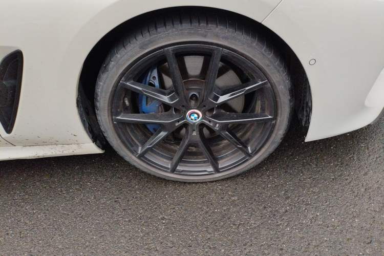 Used BMW 8 Series 2019 840i 4-Door Gran Coupe M Sport Package Right Front Wheel Hub