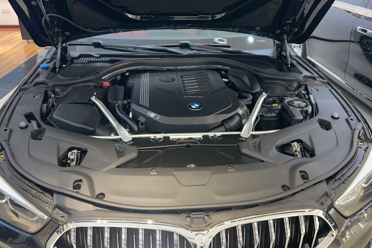 Used BMW 8 Series 2021 Facelift 840i xDrive 4-Door Coupe M Sport Package Engine Bay