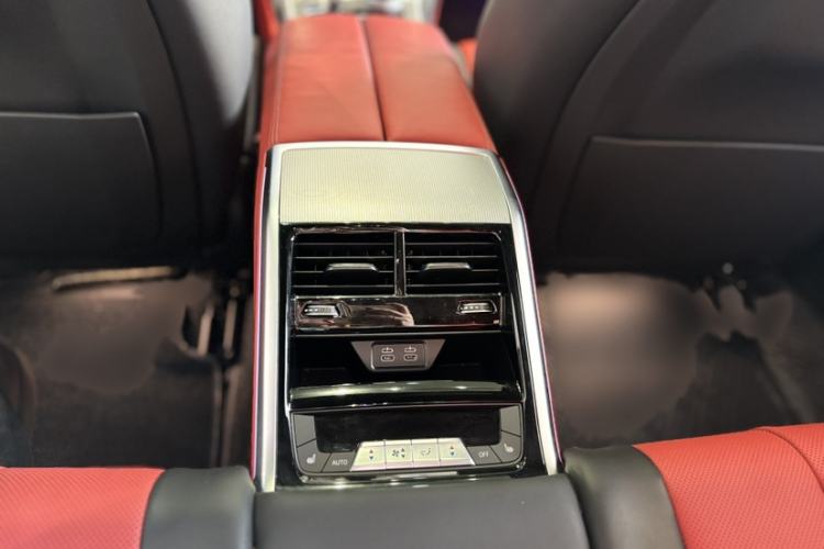 Used BMW 8 Series 2021 Facelift 840i xDrive 4-Door Coupe M Sport Package Interior 4