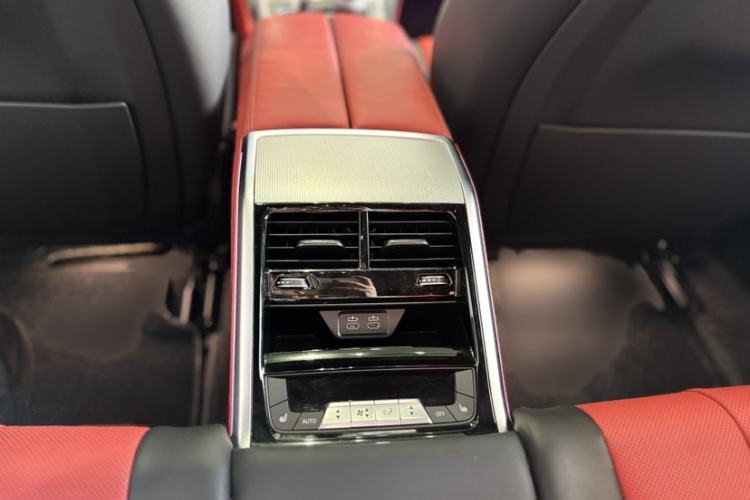 Used BMW 8 Series 2021 Facelift 840i xDrive 4-Door Coupe M Sport Package Interior 4