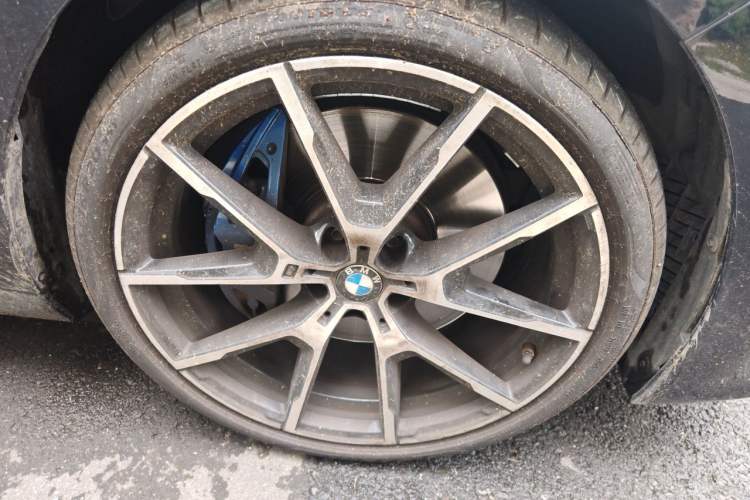 Used BMW 8 Series 2021 840i xDrive 4-Door Gran Coupe M Sport Package Right Front Wheel Hub