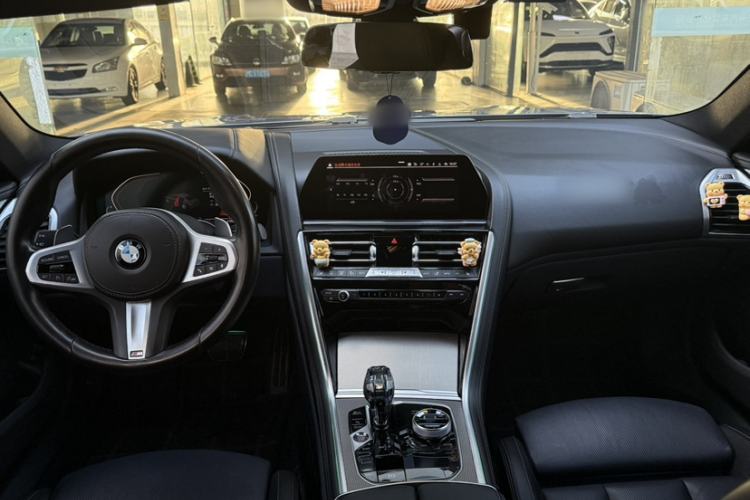 Used BMW 8 Series 2021 Facelift 840i Four-Door Coupe M Sport Package Interior 1