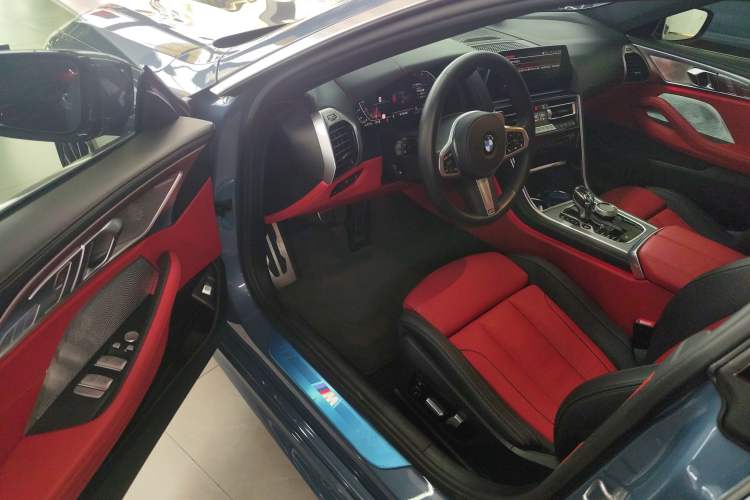 Used BMW 8 Series 2021 Facelift 840i xDrive 4-Door Coupe M Sport Package Interior 3