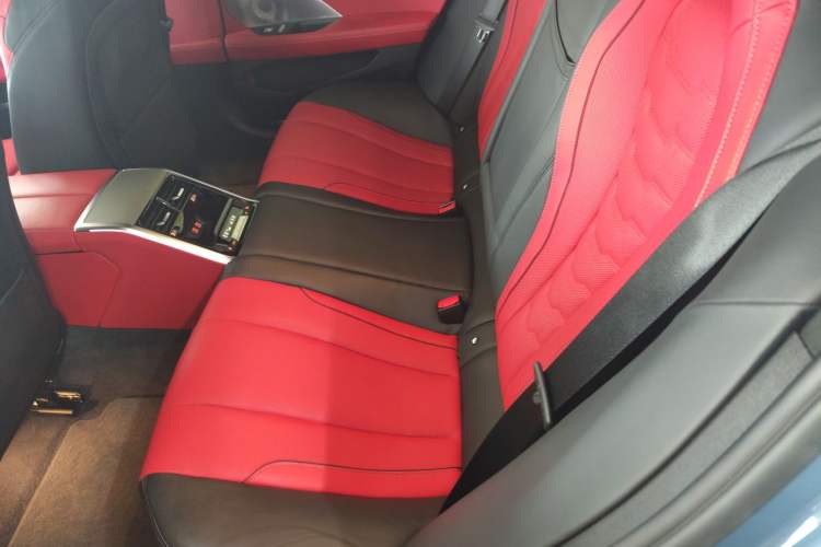Used BMW 8 Series 2021 Facelift 840i xDrive 4-Door Coupe M Sport Package Interior 4