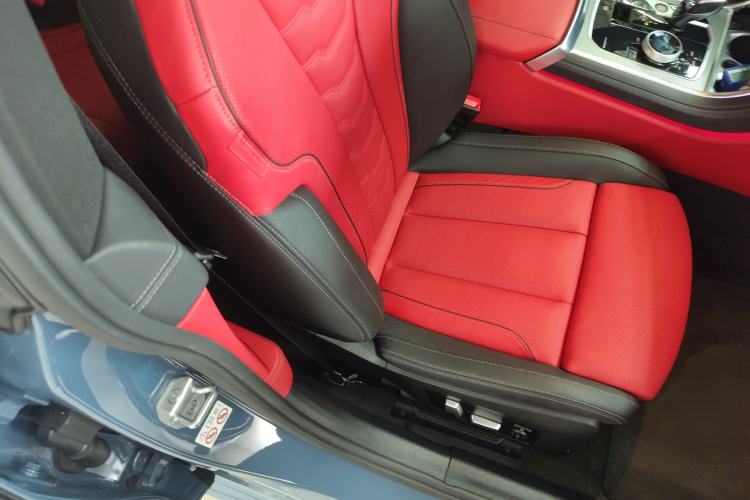 Used BMW 8 Series 2021 Facelift 840i xDrive 4-Door Coupe M Sport Package Right Front Seat