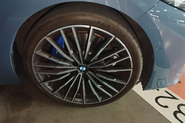 Used BMW 8 Series 2021 Facelift 840i Four-Door Coupe M Sport Package Right Front Wheel Hub