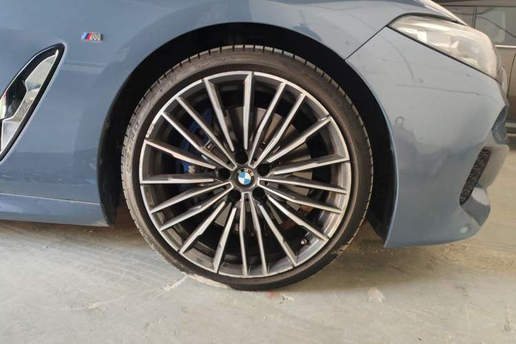 Used BMW 8 Series 2021 Facelift 840i Four-Door Coupe M Sport Package Right Front Wheel Hub