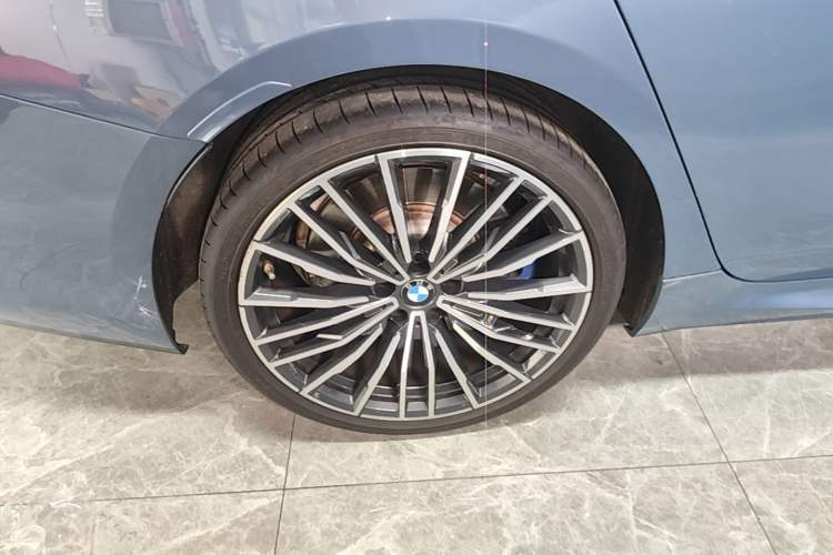 Used BMW 8 Series 2021 Facelift 840i Four-Door Coupe M Sport Package Right Rear Wheel Hub