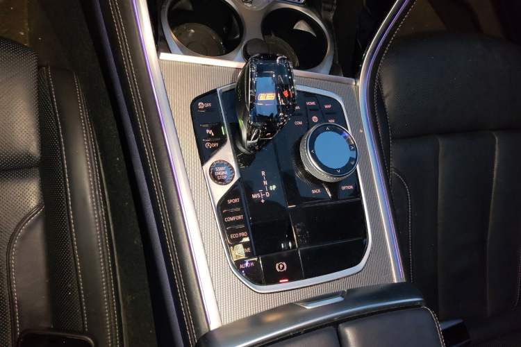 Used BMW 8 Series 2021 Facelift 840i Four-Door Coupe M Sport Package Gear Lever