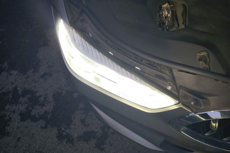 Used BMW 8 Series 2021 Facelift 840i Four-Door Coupe M Sport Package Right Front Headlight