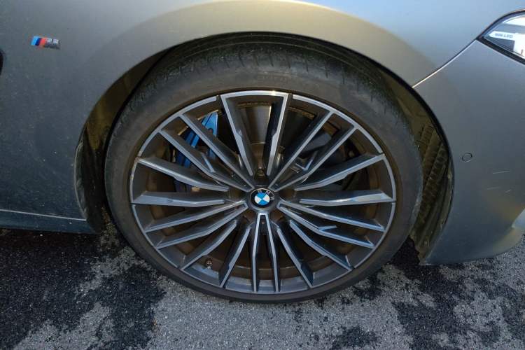 Used BMW 8 Series 2021 Facelift 840i Four-Door Coupe M Sport Package Right Front Wheel Hub