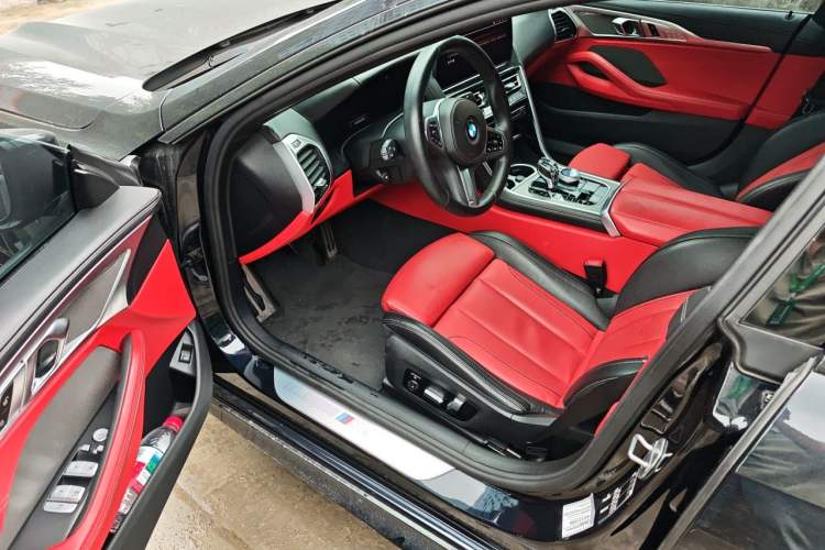 Used BMW 8 Series 2022 840i Four-Door Coupe M Sport Package Driver Seat