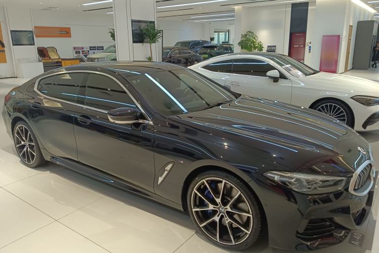Used BMW 8 Series 2022 840i Four-Door Coupe M Sport Package Front Right 45 Deg