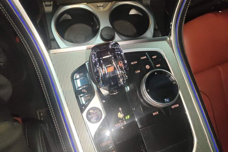 Used BMW 8 Series 2022 840i Four-Door Coupe M Sport Package Gear Lever