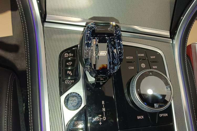 Used BMW 8 Series 2022 840i Four-Door Coupe M Sport Package Gear Lever