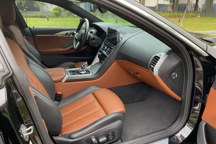 Used BMW 8 Series 2022 840i Four-Door Coupe M Sport Package Interior 2