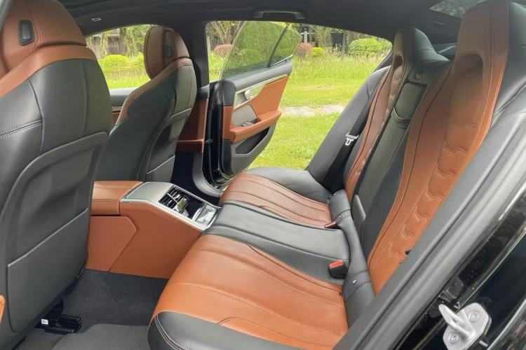 Used BMW 8 Series 2022 840i Four-Door Coupe M Sport Package Interior 3