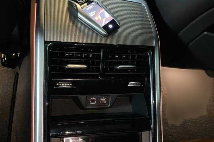 Used BMW 8 Series 2022 840i Four-Door Coupe M Sport Package Interior 4