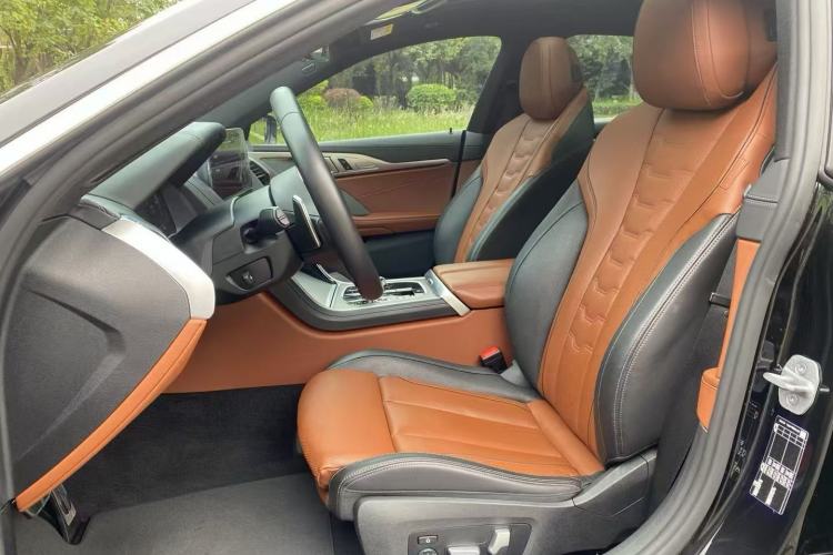 Used BMW 8 Series 2022 840i Four-Door Coupe M Sport Package Interior 5
