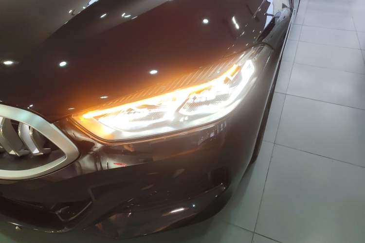 Used BMW 8 Series 2022 840i Four-Door Coupe M Sport Package Left Front Headlight