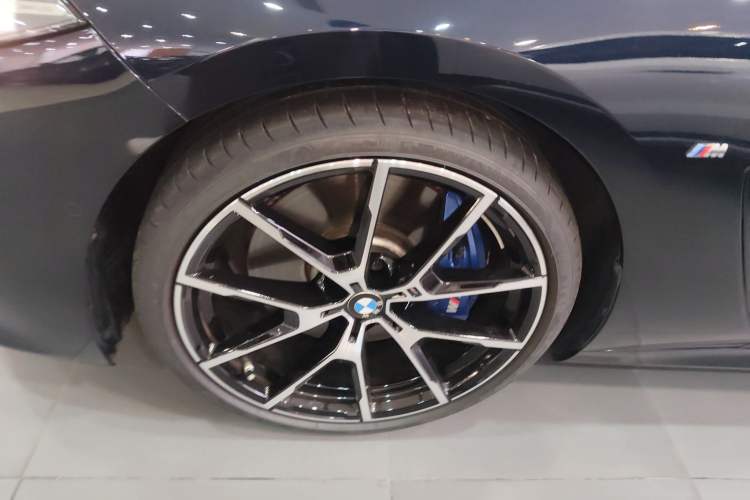 Used BMW 8 Series 2022 840i Four-Door Coupe M Sport Package Left Front Wheel Hub