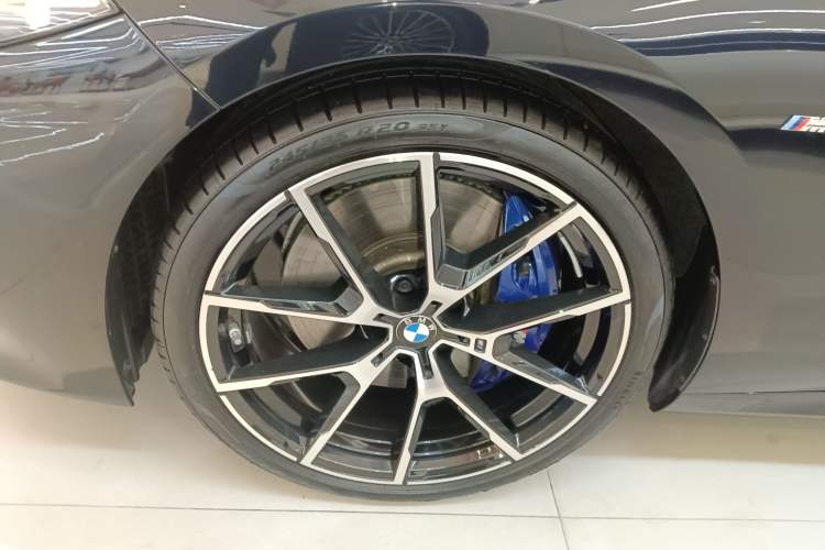 Used BMW 8 Series 2022 840i Four-Door Coupe M Sport Package Left Front Wheel Hub