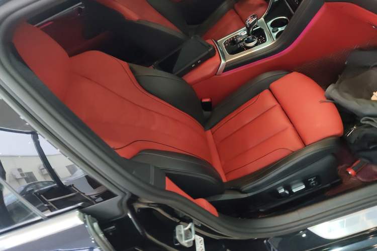 Used BMW 8 Series 2022 840i Four-Door Coupe M Sport Package Right Front Seat