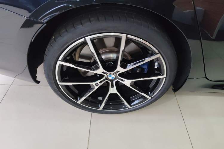 Used BMW 8 Series 2022 840i Four-Door Coupe M Sport Package Right Rear Wheel Hub