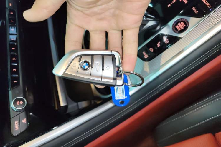 Used BMW 8 Series 2022 840i Four-Door Coupe M Sport Package Vehicle Key