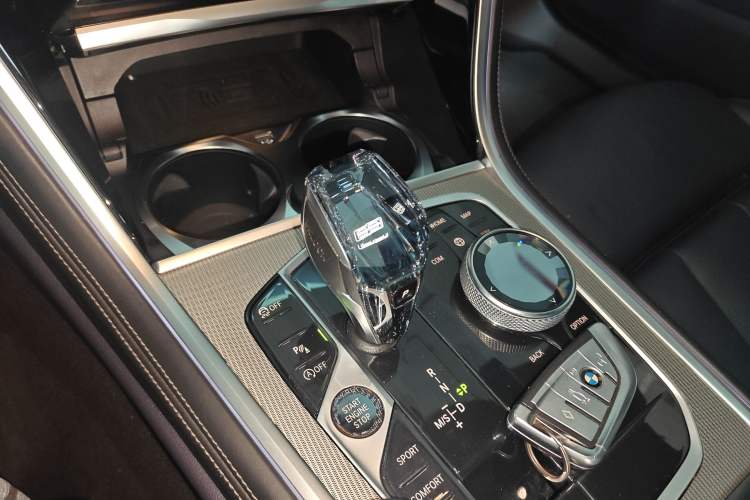 Used BMW 8 Series 2022 840i Four-Door Coupe M Sport Package Gear Lever