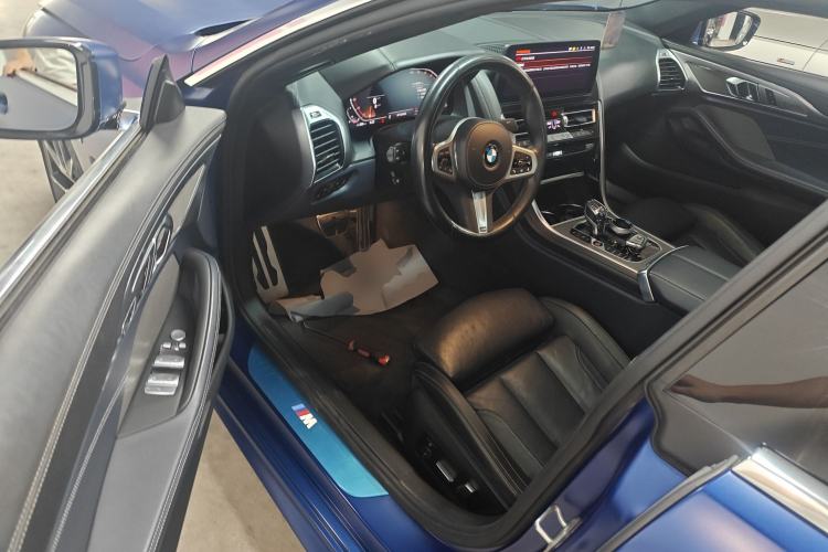 Used BMW 8 Series 2022 840i Four-Door Coupe M Sport Package Interior 3