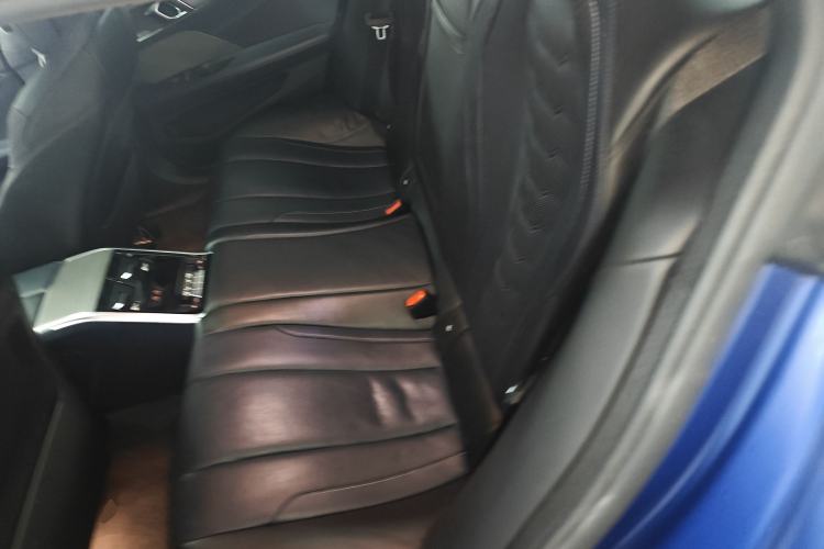Used BMW 8 Series 2022 840i Four-Door Coupe M Sport Package Interior 4