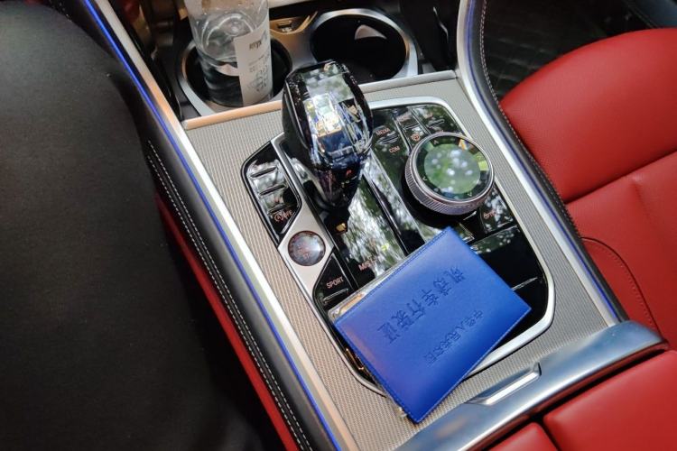 Used BMW 8 Series 2022 840i Four-Door Coupe M Sport Package Gear Lever