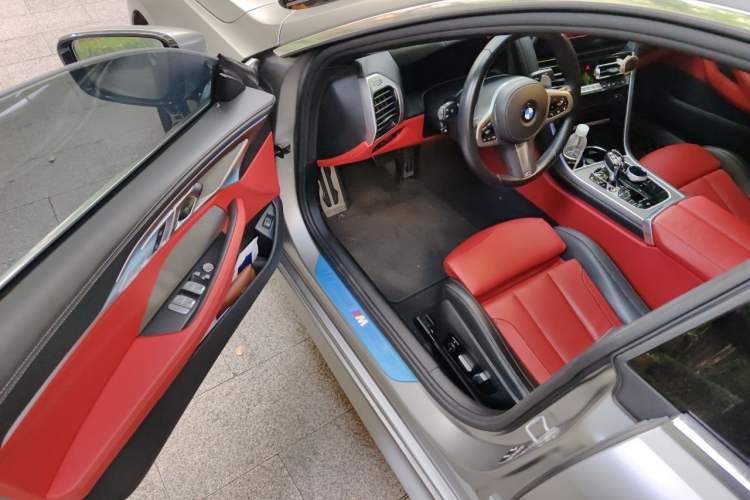 Used BMW 8 Series 2022 840i Four-Door Coupe M Sport Package Interior 3