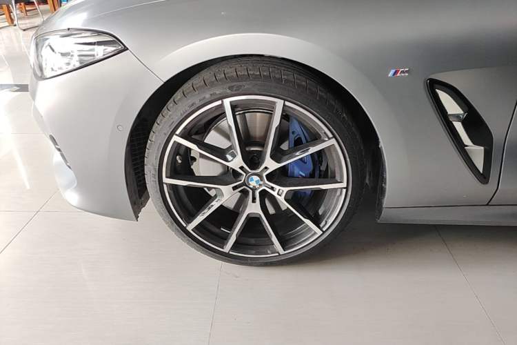 Used BMW 8 Series 2022 840i Four-Door Coupe M Sport Package Left Front Wheel Hub