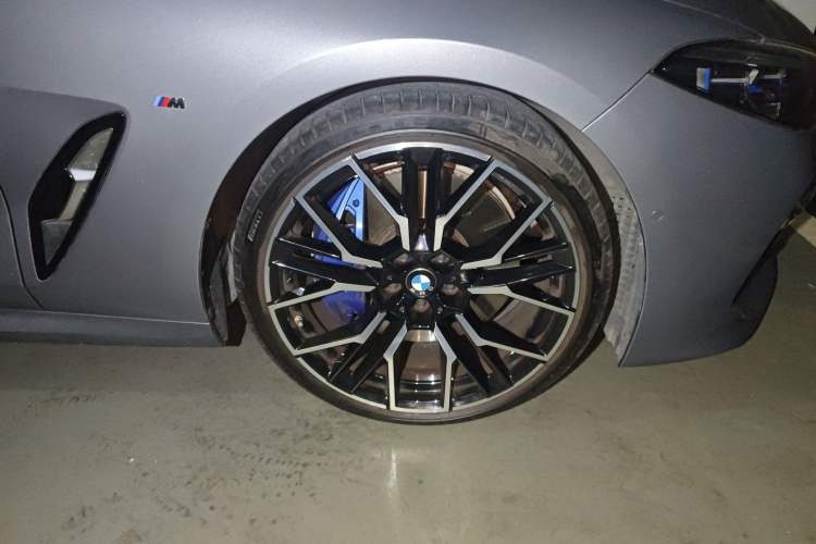 Used BMW 8 Series 2022 840i Coupe M Sport Package Right Front Wheel Hub