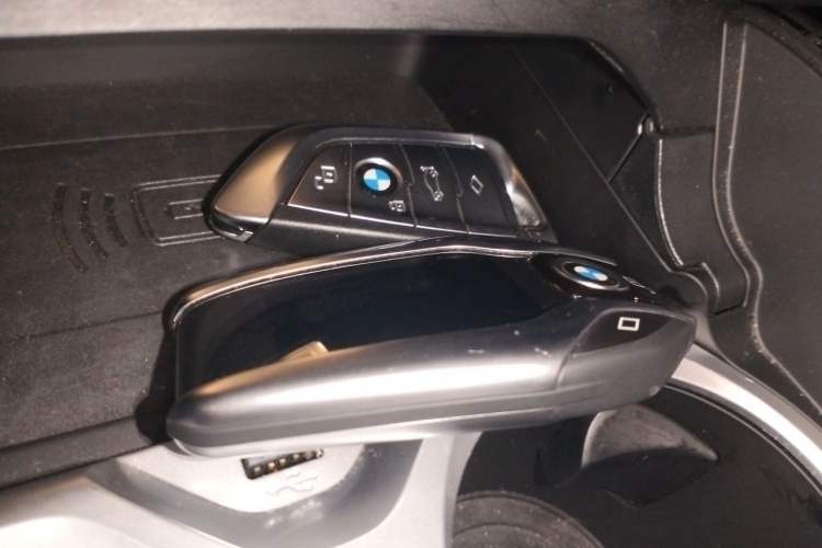 Used BMW 8 Series 2022 840i Convertible Coupe M Sport Package Vehicle Key